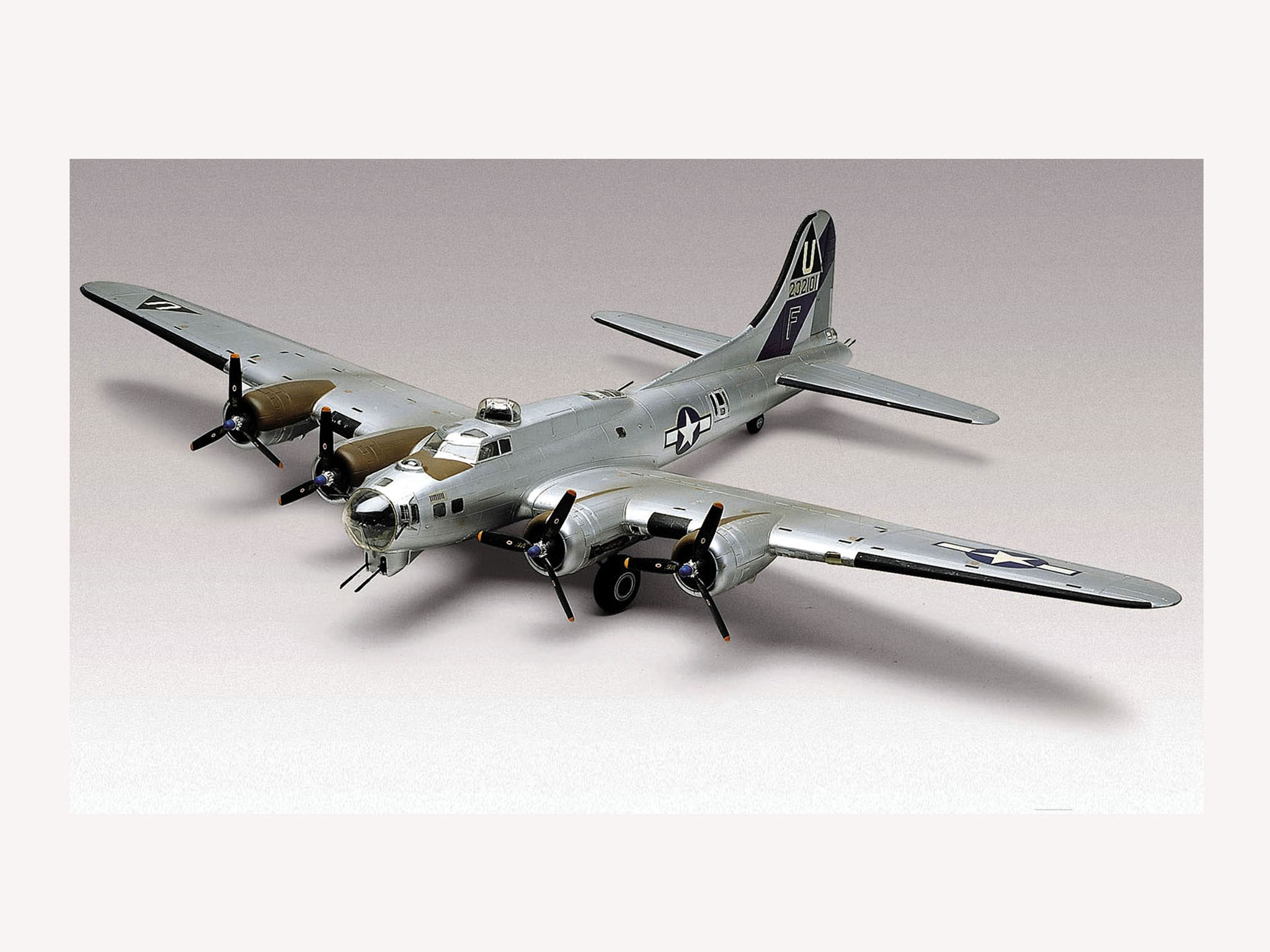 Revell B-17G Flying Fortress 1:48, 85-5600